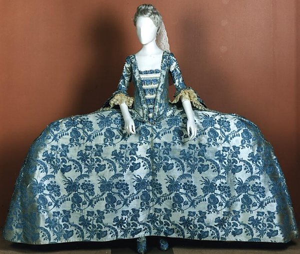 Mantua with wide hooped skirt