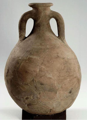 Photograph of a Roman amphora.